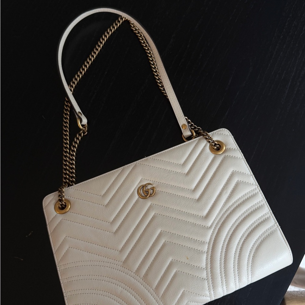 Gucci Marmont Medium Shoulder Bag